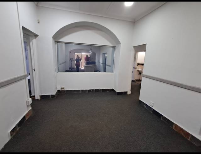 250M² OFFICE TO LET IN THREE RIVERS PROPER